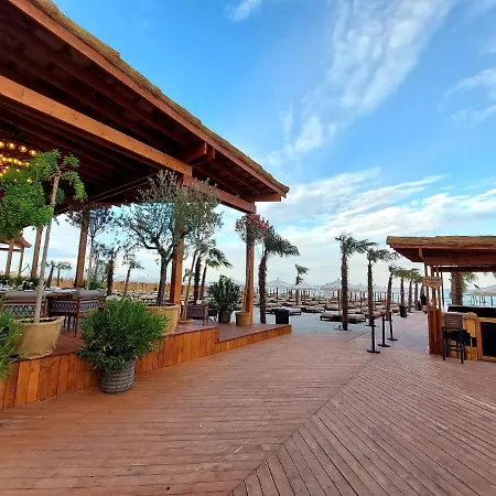 Seaside Splendor Apartment Navodari