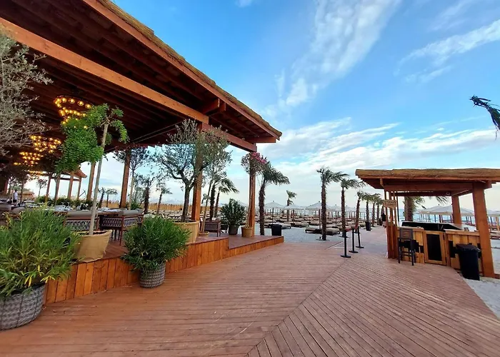 Seaside Splendor Apartment Navodari